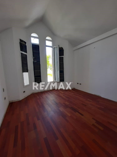 Imagen 5 de 14 de Town House En Margarita
