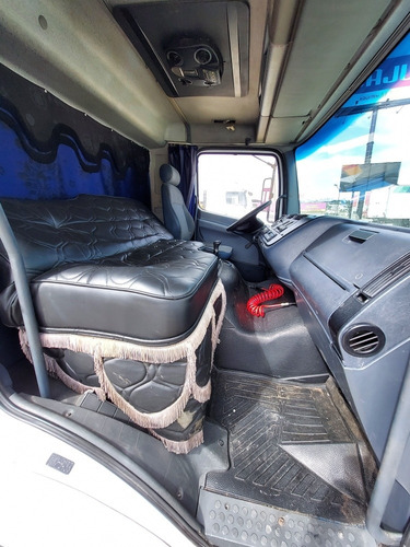 Mercedez Bens Atego 2425