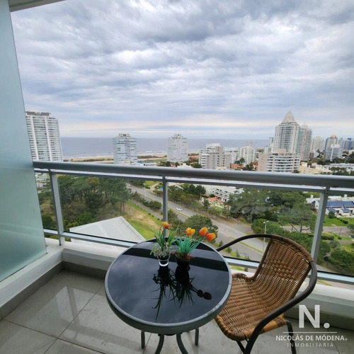 Apartamento En Venta En Torre One, 1 Dormitorio Amueblado, Vista Al Mar, Playa Brava 