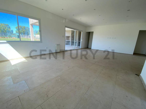 Casa Minimalista En Santa Lucia