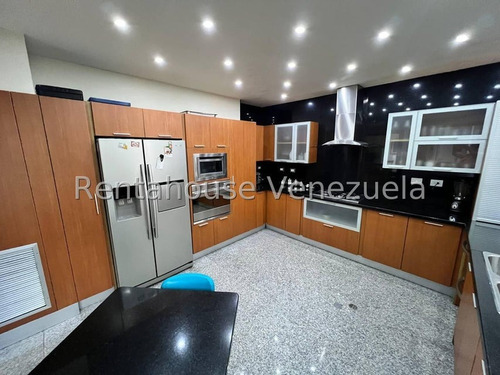 Espectacular Casa En Urb. Cantarrana En Maracay 25-7444 Df