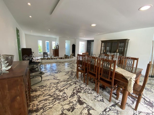 Amplia Y Luminosa Casa En Venta En Bosques De La Lagunita