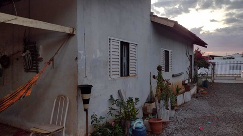 Imagem 3 de 3 de Casa De 3 Quartos, Sala De Estar, 1 Banheiro, 2 Cozinhas