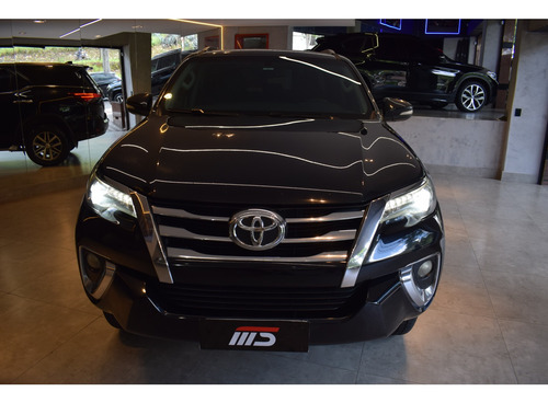 Toyota Hilux SW4 2.8 SRX 4X4 7 LUGARES 16V TURBO INTERCOOLER DIESEL 4P AUTOMÁTICO