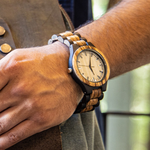 Imagen 6 de 10 de Reloj Hombre Correa Madera Combinado Negro Café