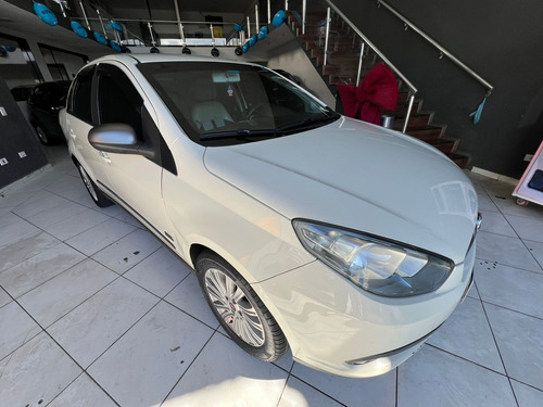Fiat Grand Siena 1.6 16v Essence Flex Dualogic 4p