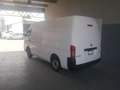 Nissan Urvan 2.5 Panel Amplia Aa Paquete Seguridad Mt