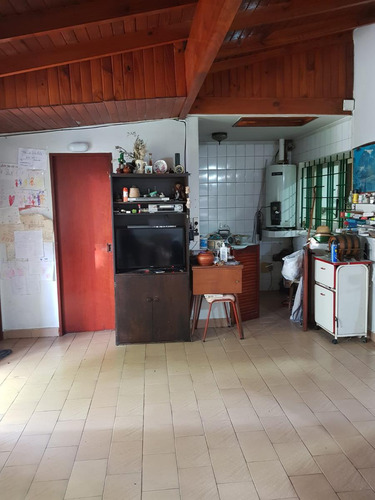 Casa 4 Ambientes En Excelente Ubicación En Banfield Este