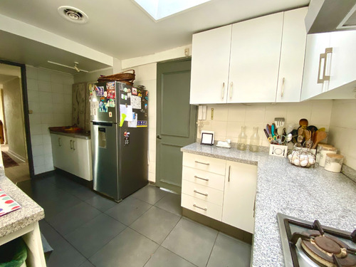 Casa En Venta Vitacura, Remodelada, Cuatro Dormitorios