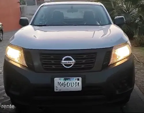 Nissan Np 300, Doble Cabina -2 Dueños -motor 4 Cil De 2.5l