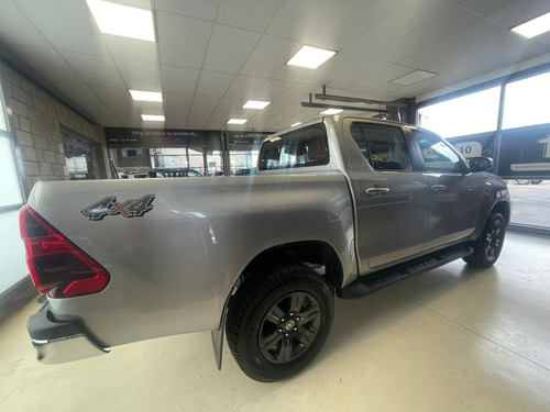 Imagen 8 de 19 de Toyota Hilux 4x4 Dc Srv At6 2.8td Unica En Su Estado Gs
