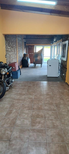 Casa En Venta - 3 Dormitorios 2 Baños - Cocheras - 442mts2 - Coronel Brandsen