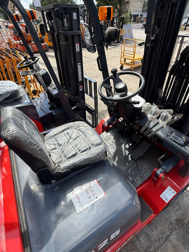 Autoelevador Diesel 2500kg Con Desplazador
