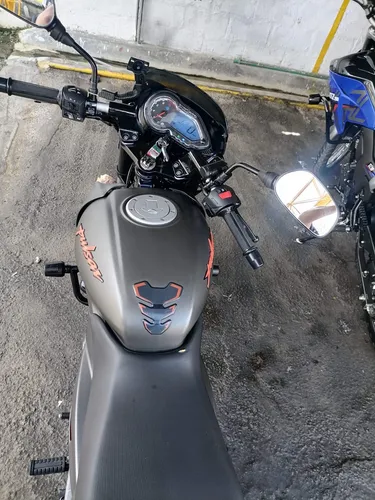Pulsar 180 Gris Neon