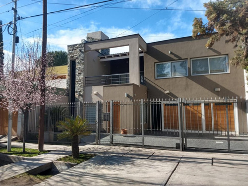 Casa En Venta - 4 Dormitorios 4 Baños - San Rafael