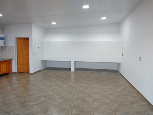 Imagen 5 de 11 de Local Mas Salón