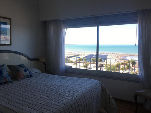 Imagen 2 de 12 de Departamento En Varese Con Vista Al Mar Y Cochera (3 Dorm)