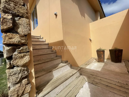 Venta Y Alquiler Casa 4 Dormitorios Con Vista Al Mar En Altos De Punta Piedra