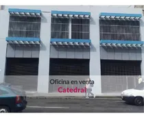 Comprar Venta Oficina Con Algunos Muebles Empotrados