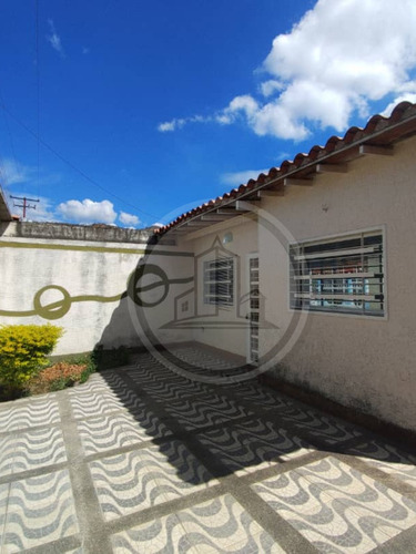 En Venta Casa Con Amplia Estructura Ubicada En La Parroquia Casanova Godoy, Sector Barrio Lourdes 03js