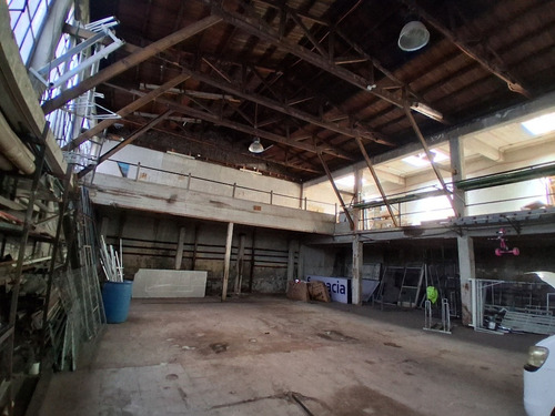 Arriendo Céntrica Bodega Comercial, Arturo Prat - Av. Matta.