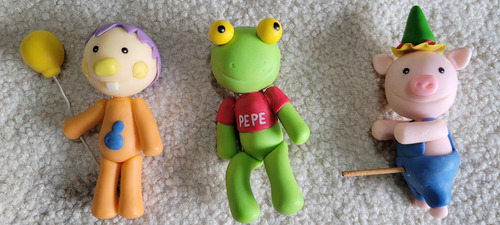 Adorno Para Torta Sapo Pepe Y Amigos De Porcelana Fria Amarillo Sapo Pepe Y Amigos (Usado)