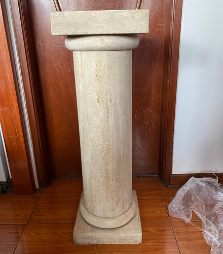 Pedestal Marmol Jaspeado Tipo Griego Medidas: 26x26x80.5cms (Usado)