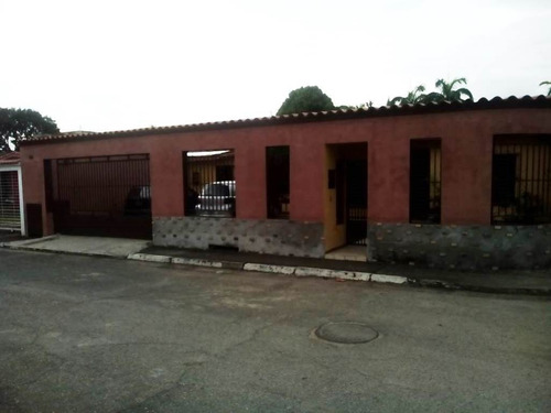Imagen 2 de 17 de Casa En Urb. El Molino