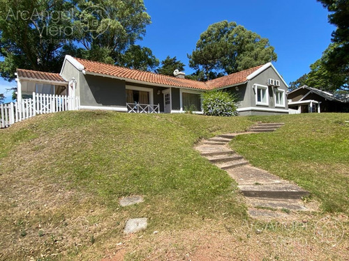 Casa - La Arbolada - En Barrio Priado -punta Del Este