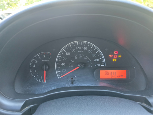 Nissan Versa 1.6 Visia Mt