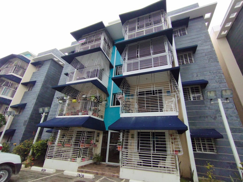 Se Vende Apartamento 4to Piso Con Terraza En San Isidro