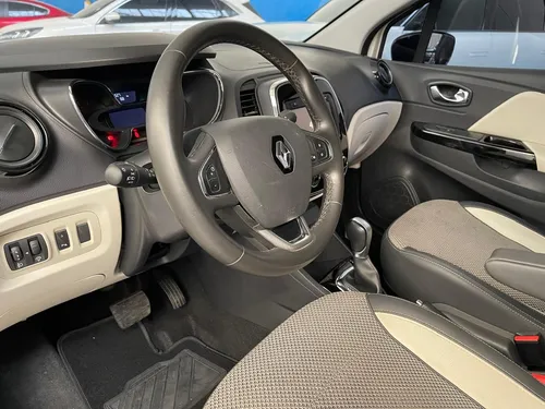 Renault Captur Intens at