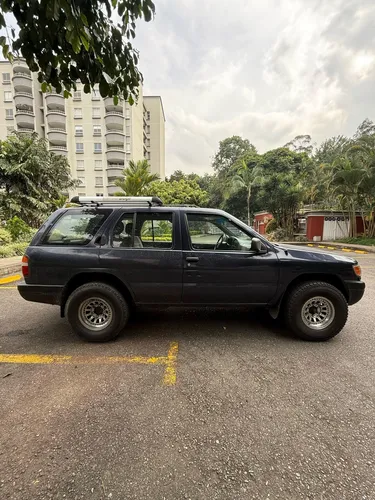 Nissan Pathfinder Std