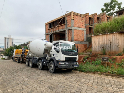 Sobrado Bem Localizado Com 03 Dormitórios Sendo 01 Suite E Demais Dependências. - 35711243v