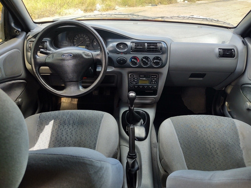 Imagem 10 de 12 de Ford Escort Zetec