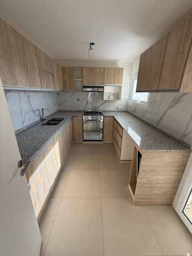 Venta De Departamento De Tres Ambientes En Chacabuco 1030