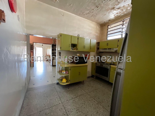 Oportunidad De Comprar Casa Comercial En Venta En Av Principal El Canal Excelente Para Ferretería Restaurante Guardería Colegio Nela 25-16456