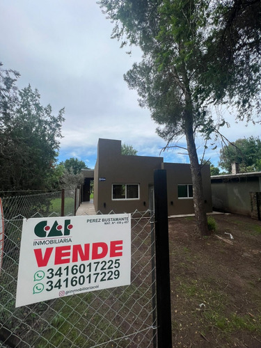 Venta. Funes. Zona Urbana. Estrenar. 2 Dormitorios. Todos Los Servicios. Terreno 410 M2. Recomendamos