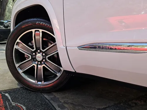 GMC Acadia 3.7 Denali At