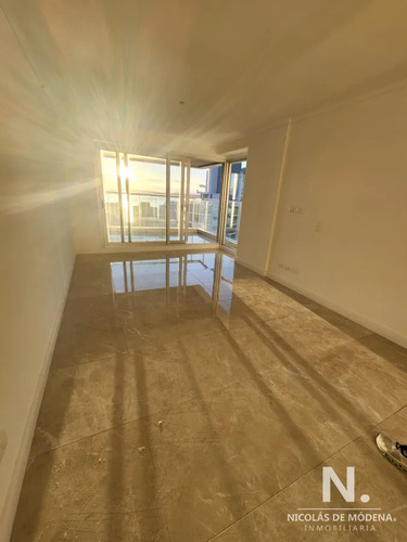 Vende Apartamento En Miami Boulevard Ii, Piso Muy Alto De 2 Dormitorios, Punta Del Este