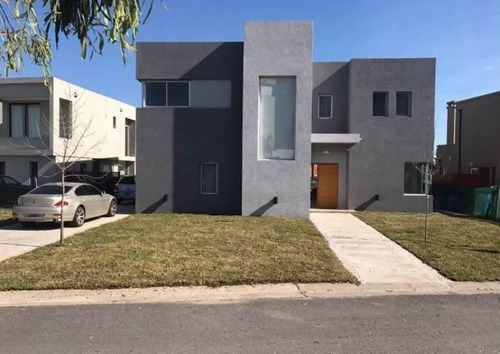 Imagen 2 de 14 de Moderna Casa Al Lago Con A Mejor Orientación En La Comarca