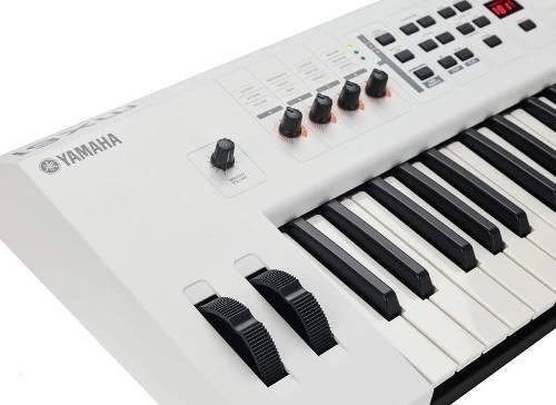 Sintetizador De 61 Teclas Controlador Yamaha Mx61 V2 Blanco