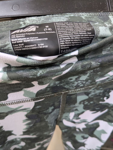 Leggings Para Niña Avía Camuflaje 7/8 Verde Con Blanco (Usado)