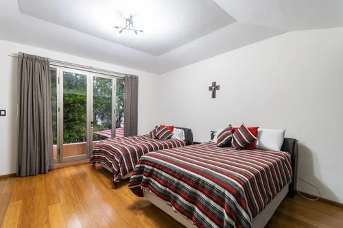 En Venta Casa En Rio Escondido Con Seguridad , A Pasos De Lomas Hipodromo
