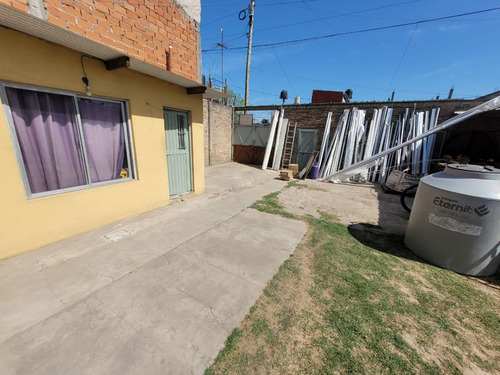 Casa En Venta 4 Ambientes Isidro Casanova