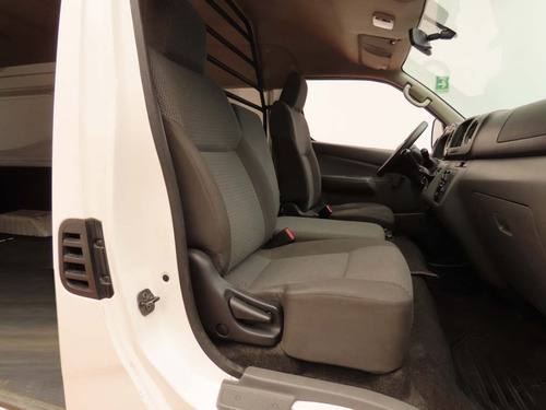 Imagen 3 de 9 de Nissan Urvan Panel Amplia Tm 2018 Blanca