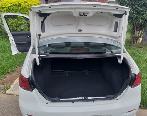 Fiat Siena 2014 1.0 El Flex 4p Branco - Carro De Mulher