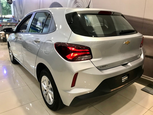 Imagen 2 de 16 de Chevrolet Onix Lt Tech 2022 0km Entrega Inmediata Tnn5586