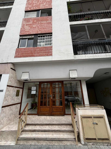 Departamento De Dos Ambientes Con Cochera