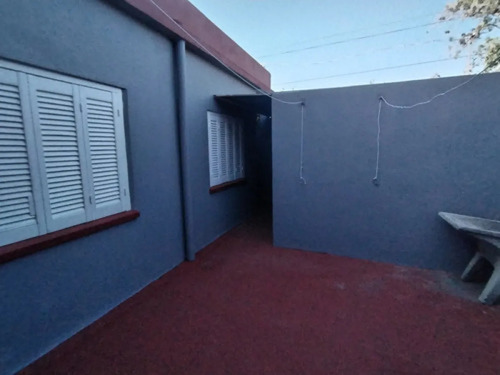 Se Alquila Casa De 3 Dormitorios En Villa Española